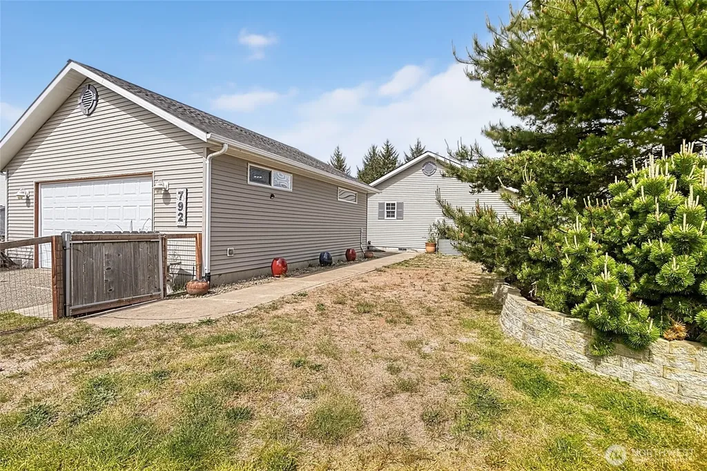 792 Island Circle SE Ocean Shores WA 98569