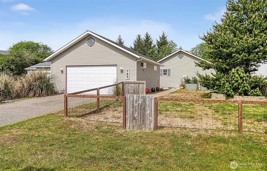 792 Island Circle SE Ocean Shores WA 98569