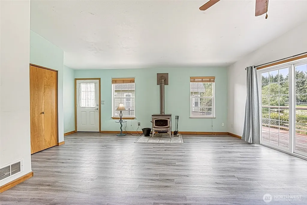 792 Island Circle SE Ocean Shores WA 98569