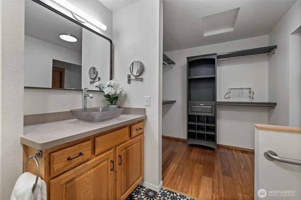 1069 5th Steilacoom WA 98388