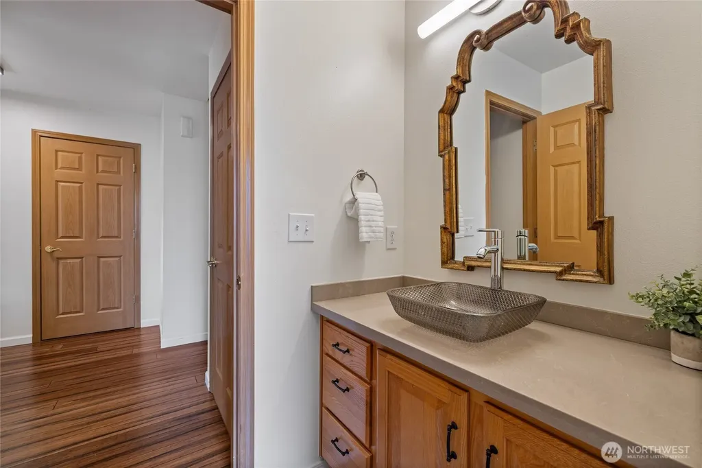 1069 5th Steilacoom WA 98388