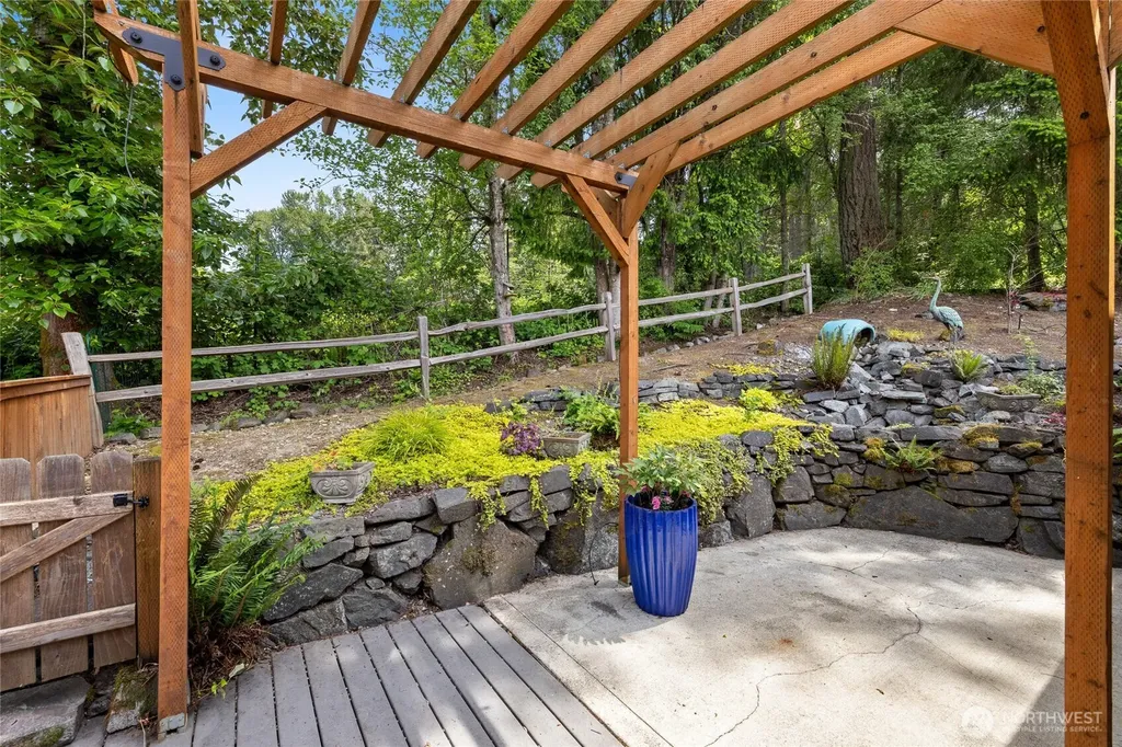 1069 5th Steilacoom WA 98388