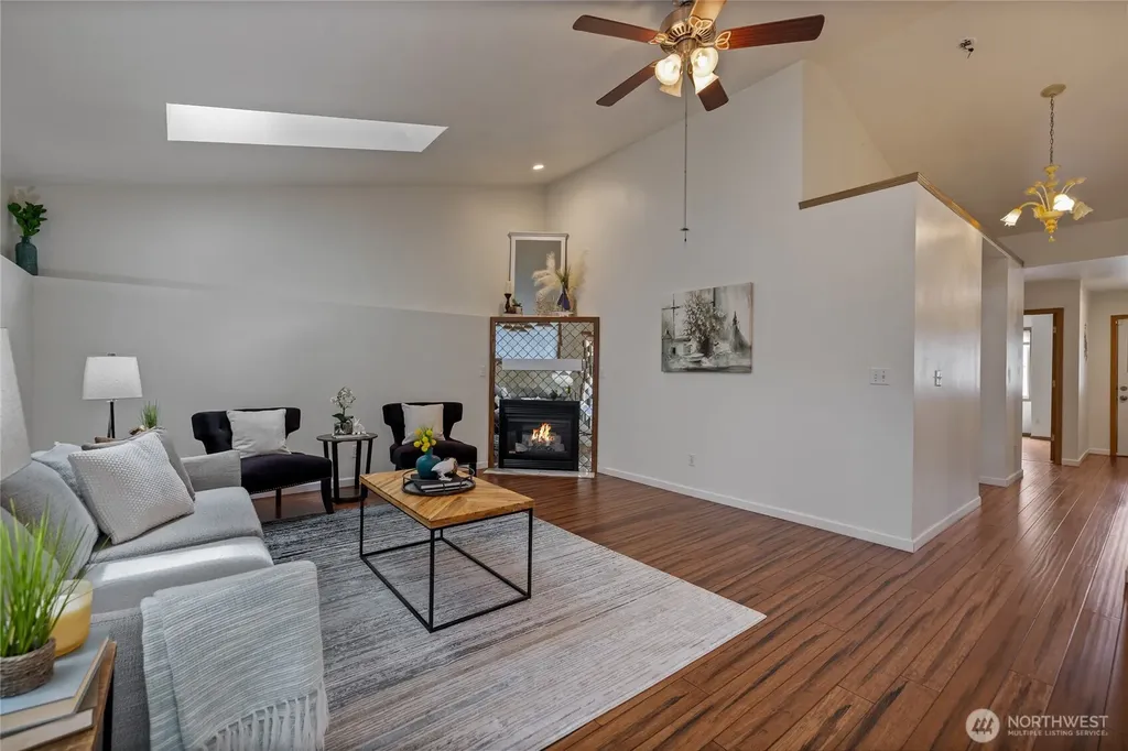1069 5th Steilacoom WA 98388