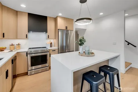 6400 Fauntleroy Way SW Seattle WA 98136
