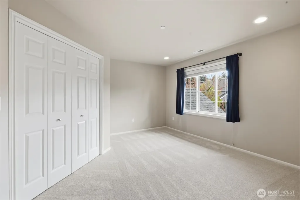 2734 NE Daphne Street Issaquah WA 98029