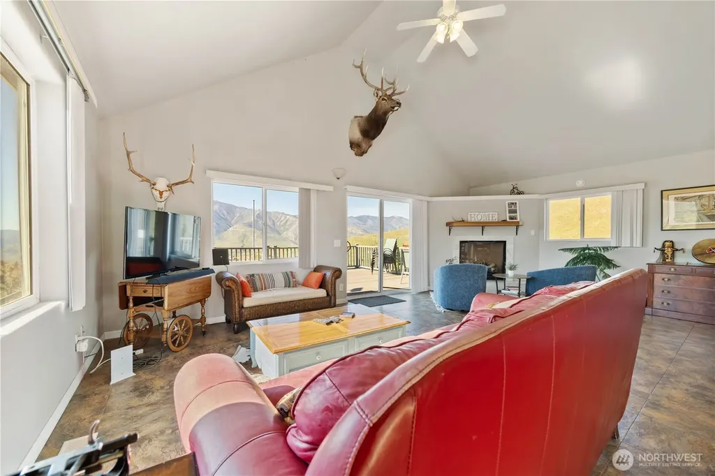 552 Bill Shaw Road Pateros WA 98846