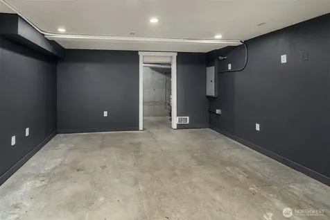2038 9th Street W Kirkland WA 98033