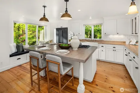 2038 9th Street W Kirkland WA 98033