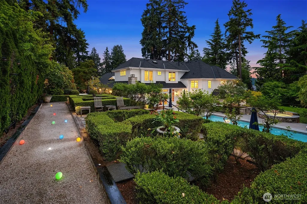 8826 NE 2nd Place Medina WA 98039