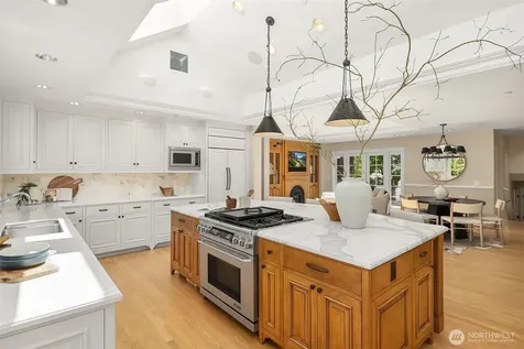 8826 NE 2nd Place Medina WA 98039