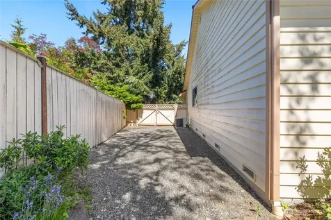 826 169th Place SW Lynnwood WA 98037