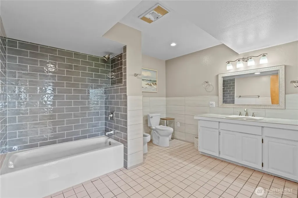 29015 15th Place S Federal Way WA 98003