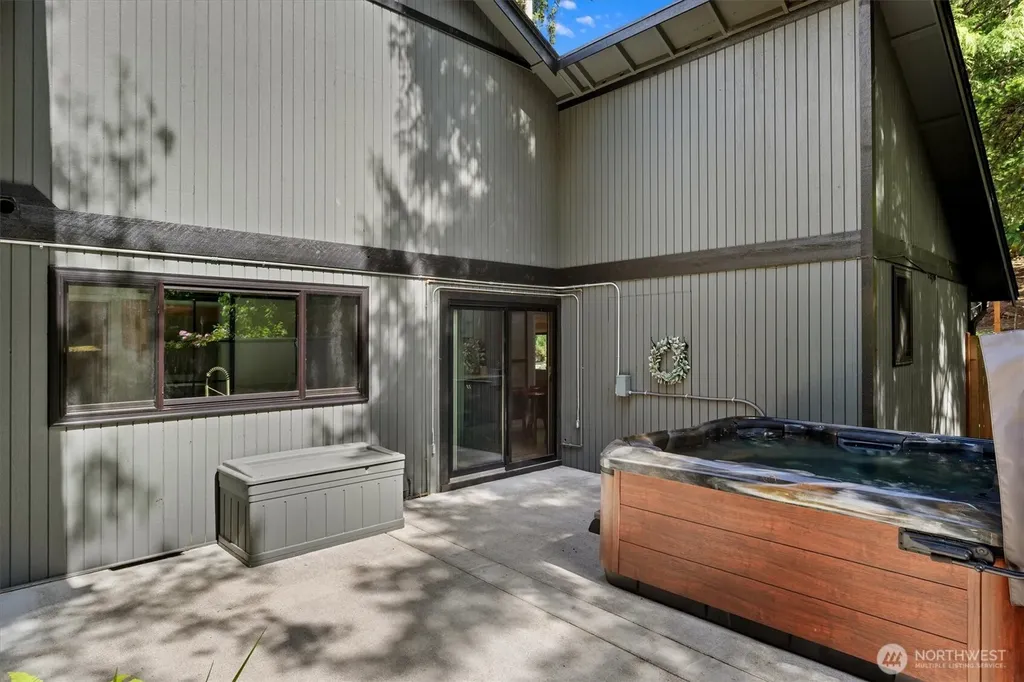 2404 Manorwood Drive SE Puyallup WA 98374