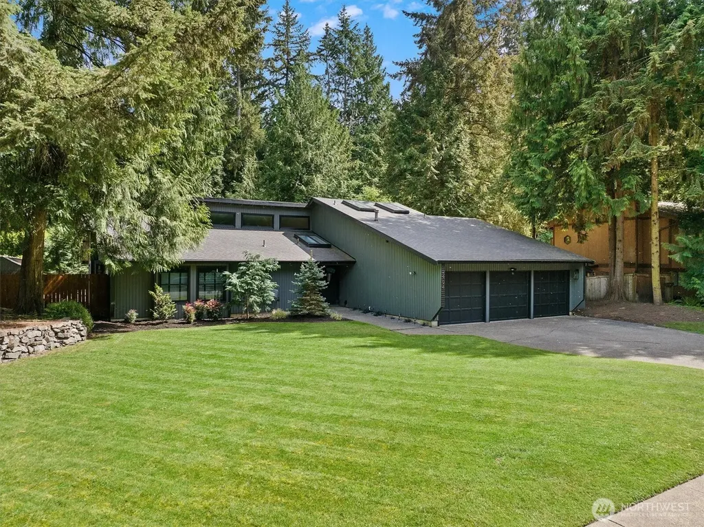 2404 Manorwood Drive SE Puyallup WA 98374