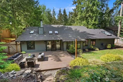 2404 Manorwood Drive SE Puyallup WA 98374