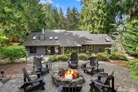 2404 Manorwood Drive SE Puyallup WA 98374