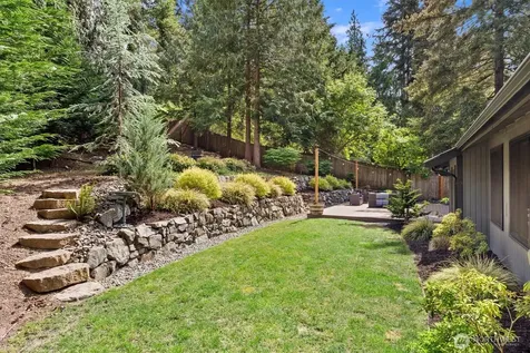 2404 Manorwood Drive SE Puyallup WA 98374