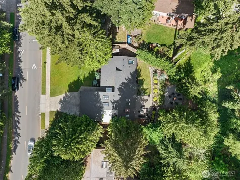 2404 Manorwood Drive SE Puyallup WA 98374