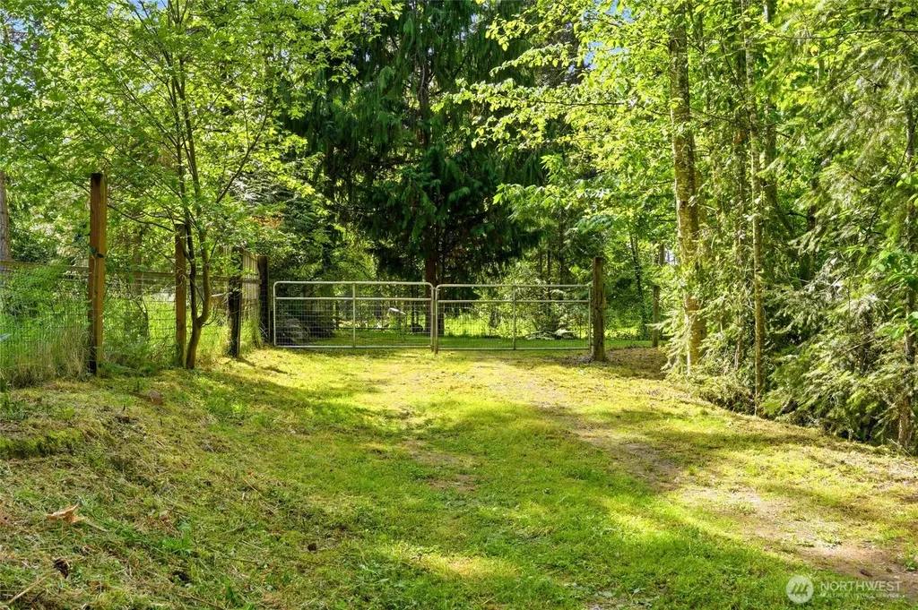 24015 SE 380th Street Enumclaw WA 98022
