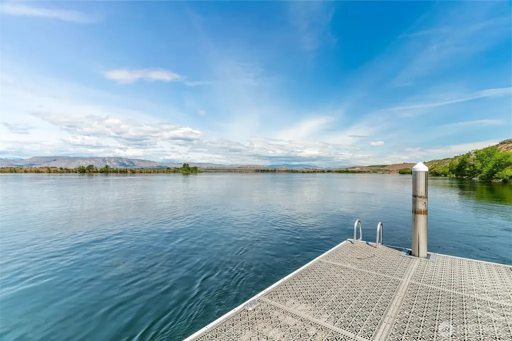 32 Midland Road Brewster WA 98813