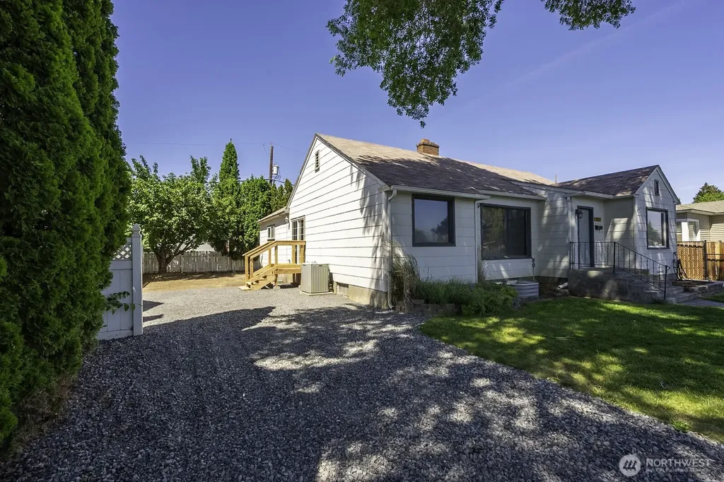1017 SW C Street Ephrata WA 98823