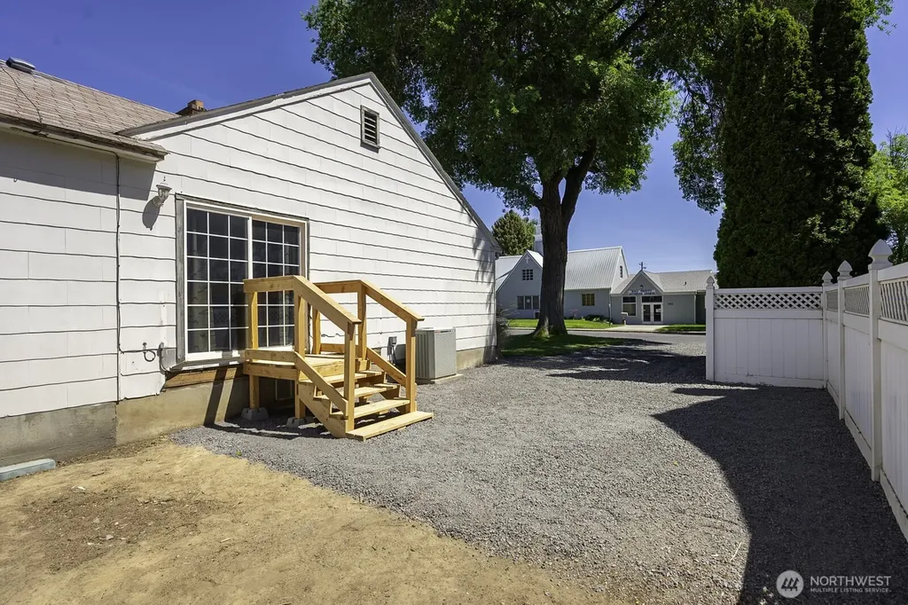 1017 SW C Street Ephrata WA 98823