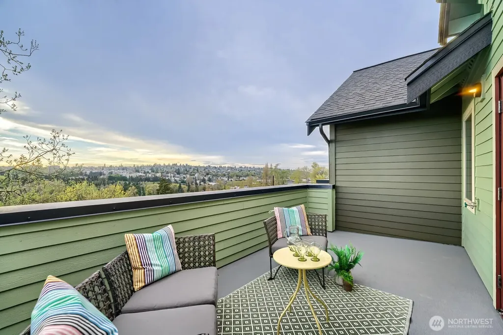 4586 22nd Avenue SW Seattle WA 98106