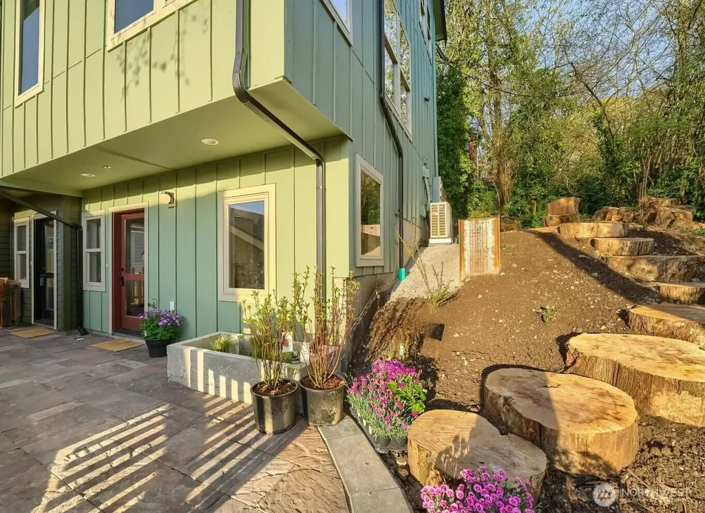 4586 22nd Avenue SW Seattle WA 98106