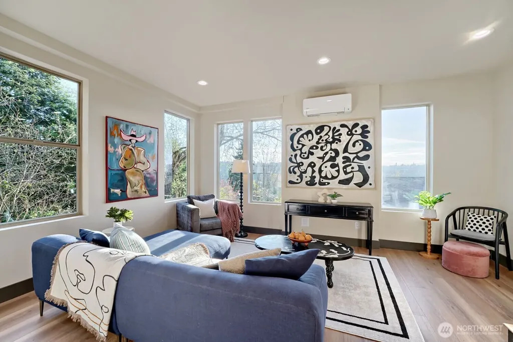 4586 22nd Avenue SW Seattle WA 98106
