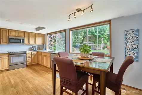 1404 S 290th Place Federal Way WA 98003