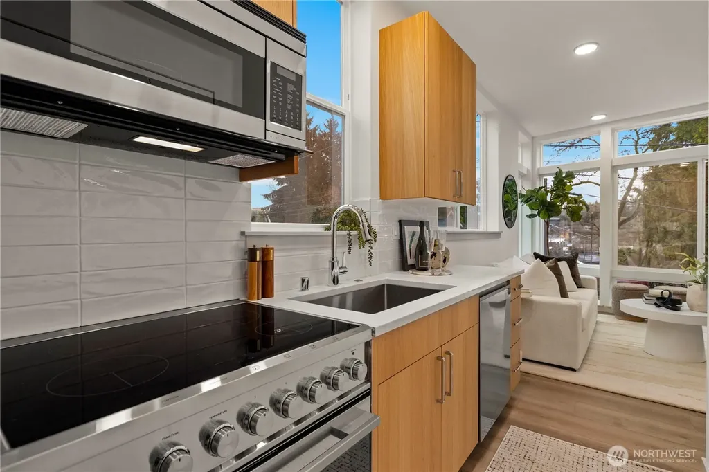 722 N 36th Street Seattle WA 98103