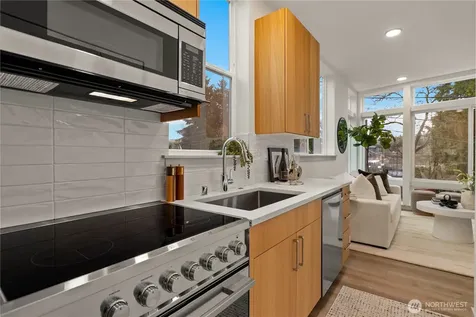 722 N 36th Street Seattle WA 98103