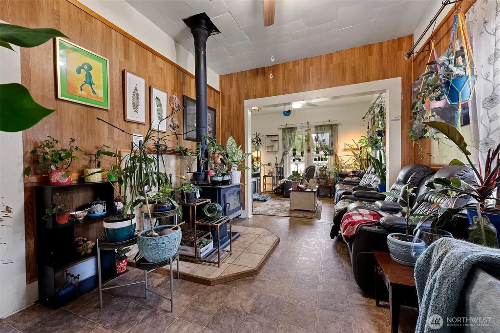 1218 Cedar Street Raymond WA 98577