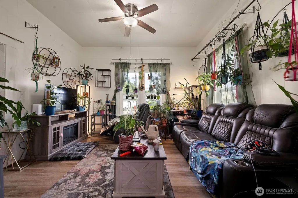1218 Cedar Street Raymond WA 98577