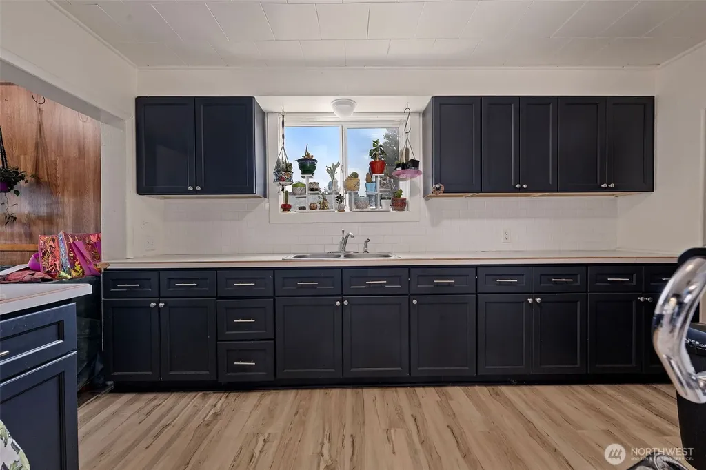 1218 Cedar Street Raymond WA 98577