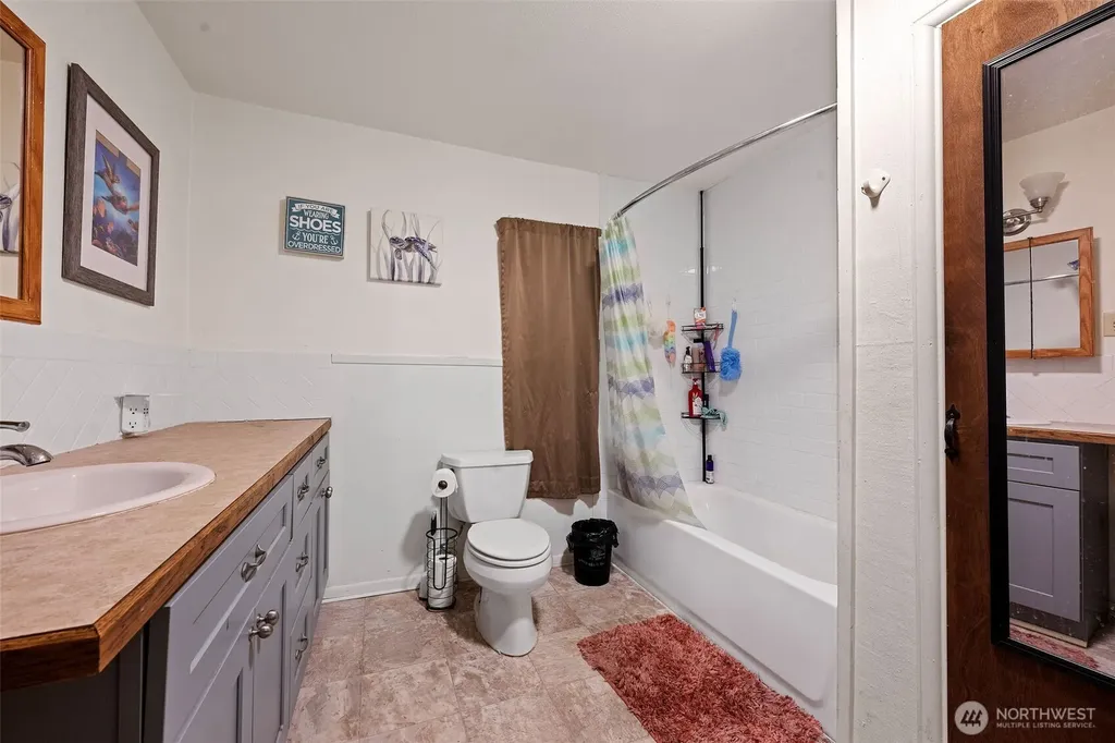 1218 Cedar Street Raymond WA 98577