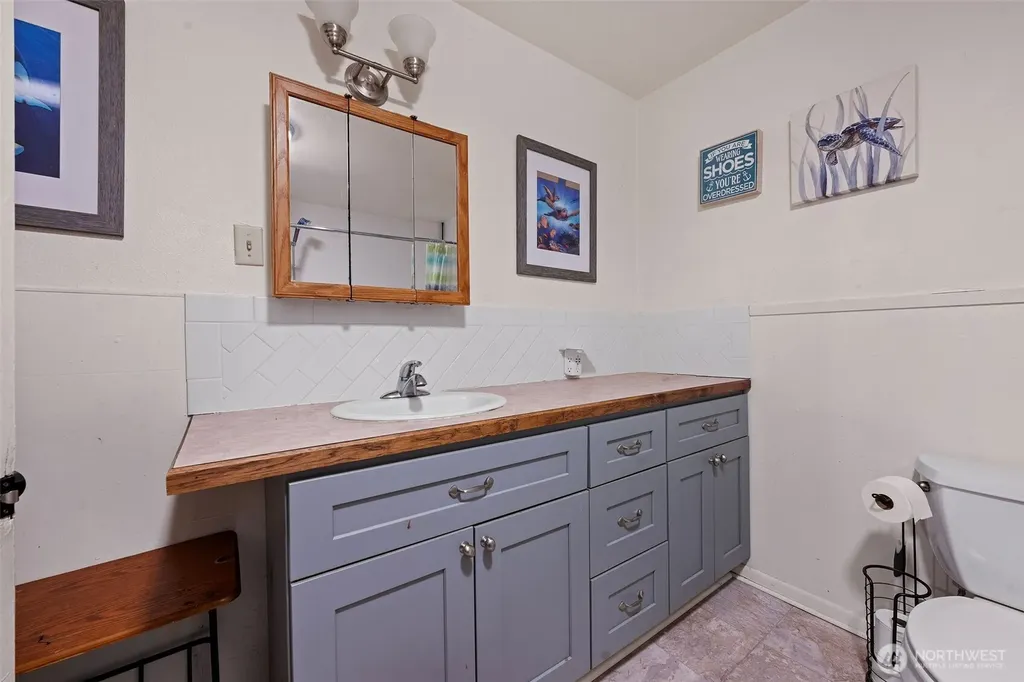 1218 Cedar Street Raymond WA 98577