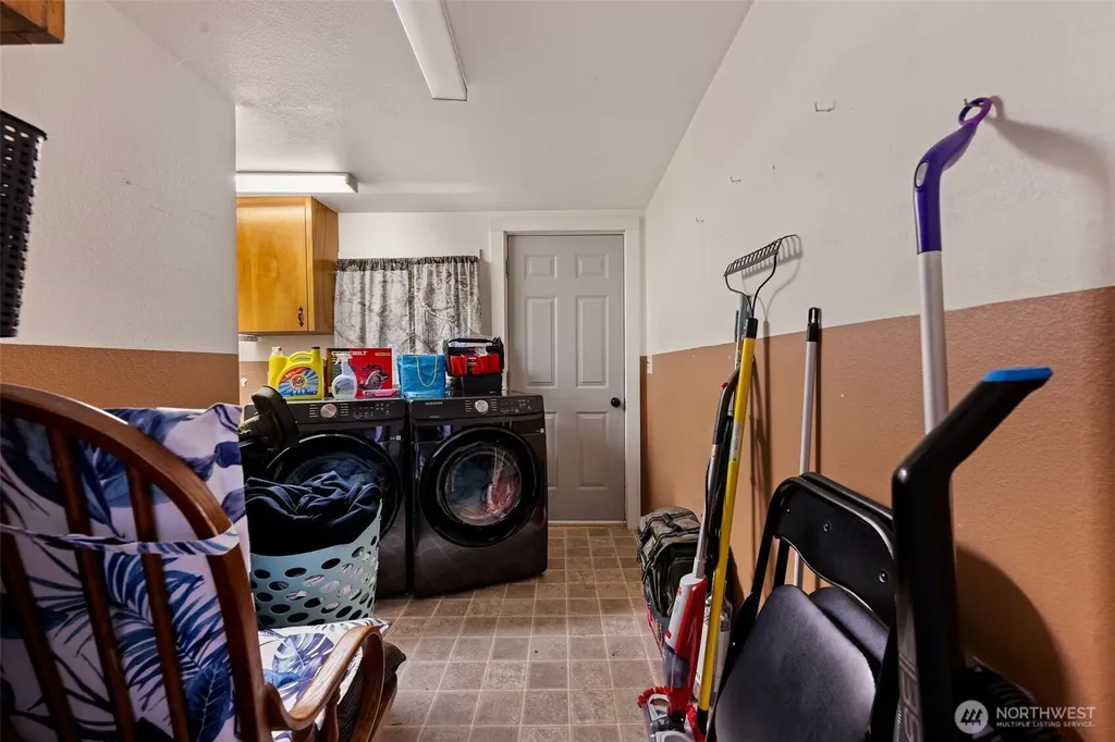 1218 Cedar Street Raymond WA 98577