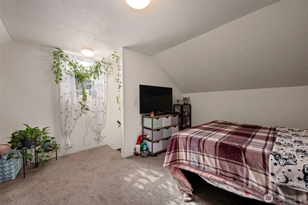 1218 Cedar Street Raymond WA 98577
