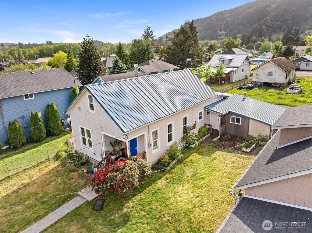 1218 Cedar Street Raymond WA 98577