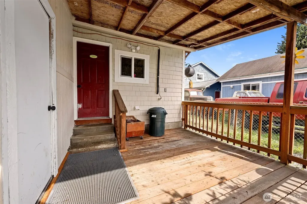 1218 Cedar Street Raymond WA 98577