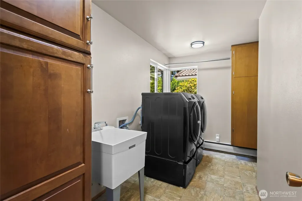 1 Beach Lane SW Lakewood WA 98498