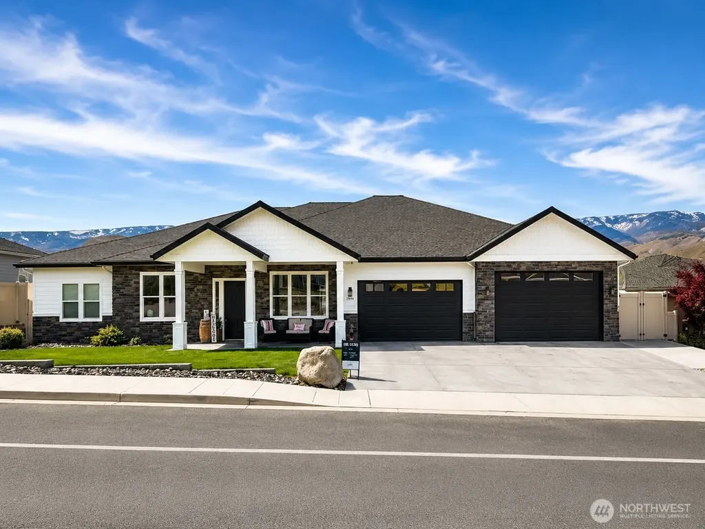 2858 SE Falcon View Drive East Wenatchee WA 98802