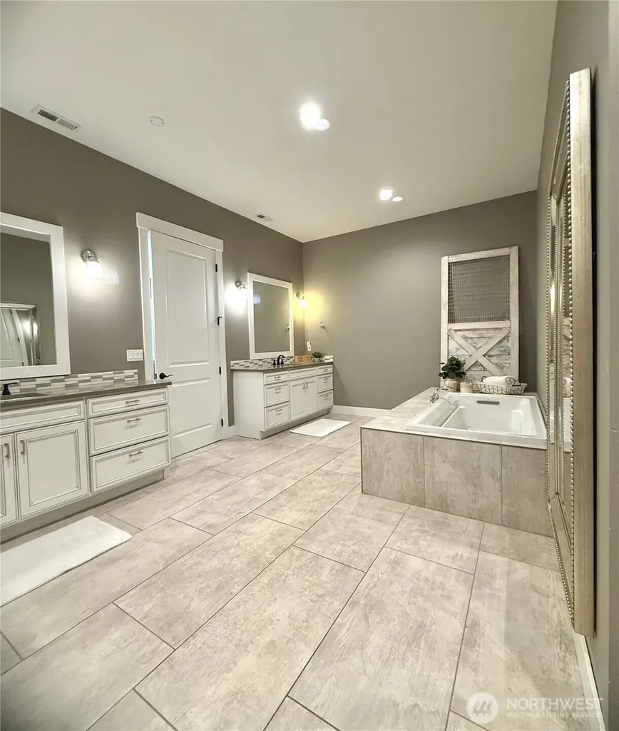 2858 SE Falcon View Drive East Wenatchee WA 98802