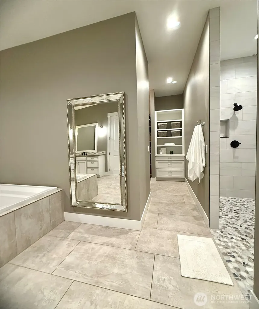 2858 SE Falcon View Drive East Wenatchee WA 98802