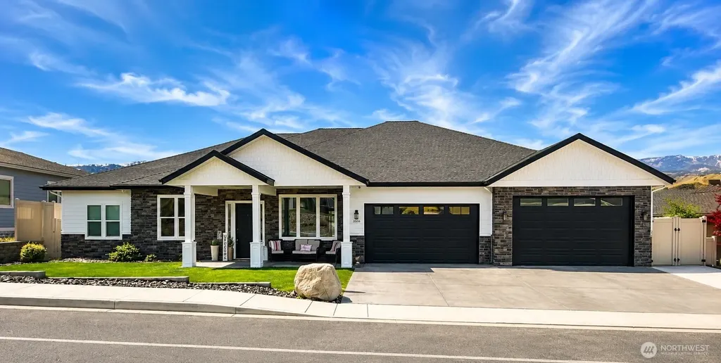 2858 SE Falcon View Drive East Wenatchee WA 98802