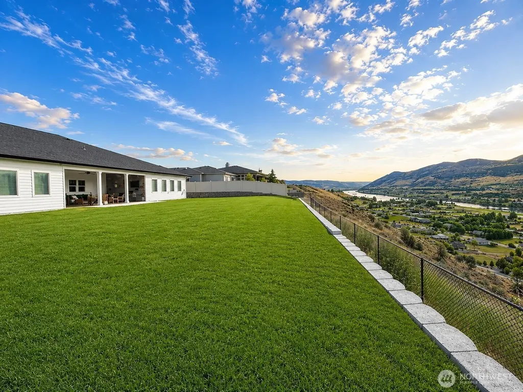 2858 SE Falcon View Drive East Wenatchee WA 98802