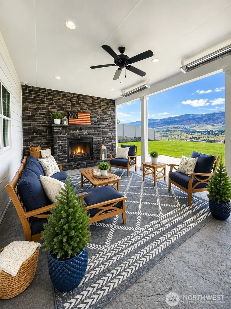 2858 SE Falcon View Drive East Wenatchee WA 98802