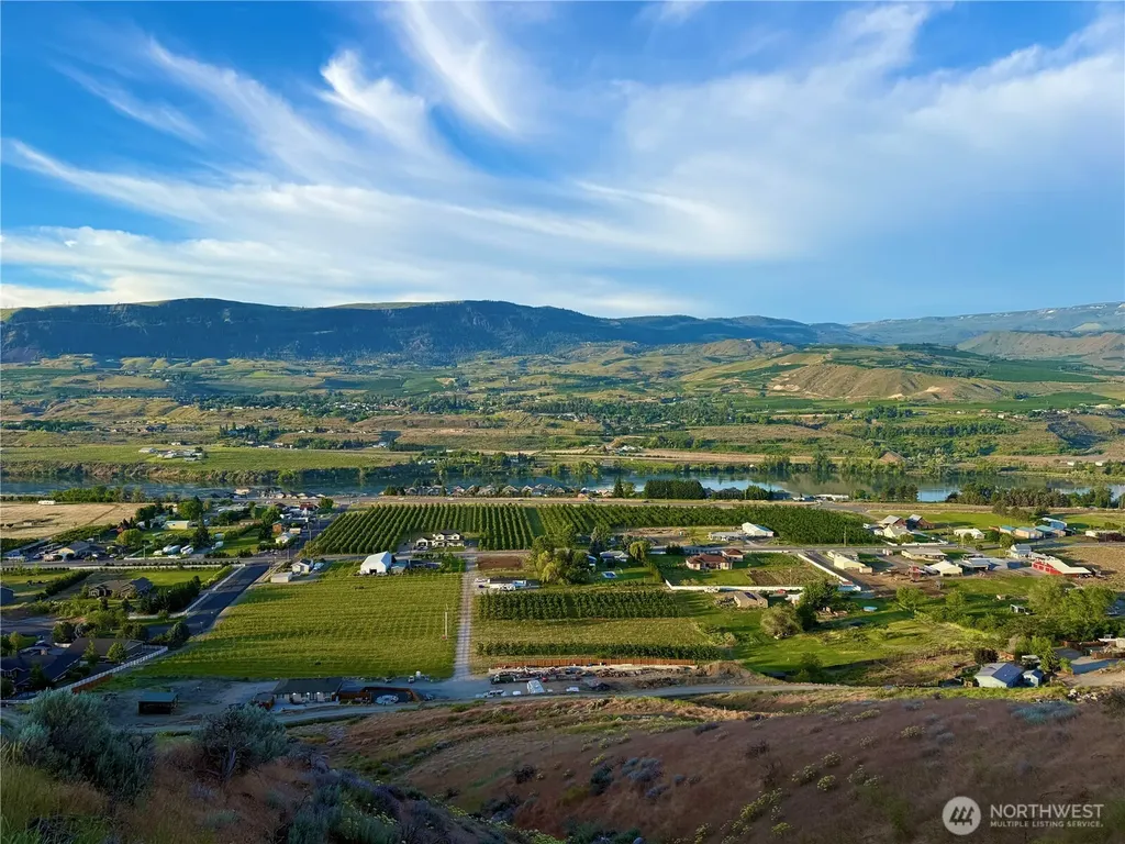 2858 SE Falcon View Drive East Wenatchee WA 98802