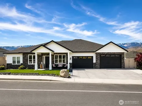 2858 SE Falcon View Drive East Wenatchee WA 98802